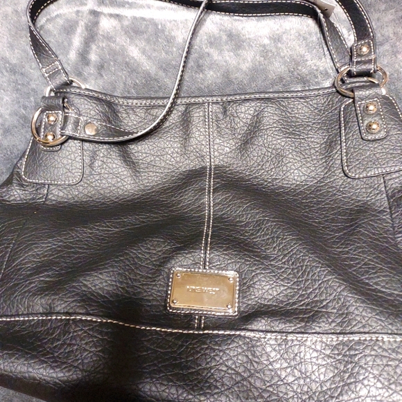 New with tags Nine West hand bag. - Picture 1 of 6